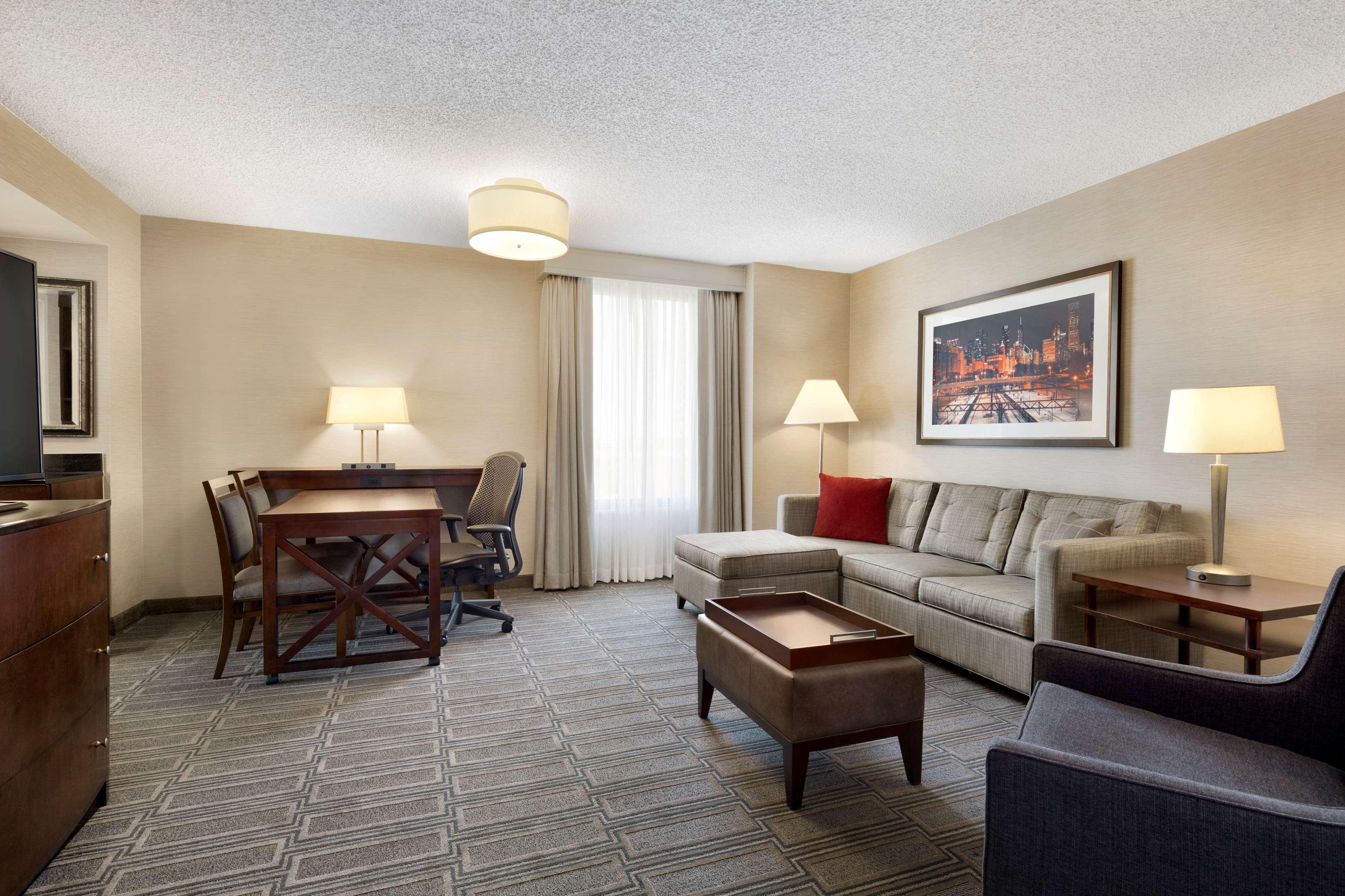 Embassy Suites By Hilton Chicago Lombard Exterior foto